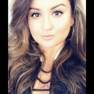 Meet your Posher, Corina